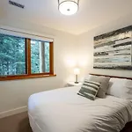 Newly Renovated 4-Bed, Bath Ski-In, Ski-Out With Fireplaces, Private Hot Tub, And Private Garage!