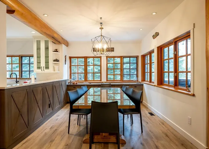 Newly Renovated 4-Bed, Bath Ski-In, Ski-Out With Fireplaces, Private Hot Tub, And Private Garage!
