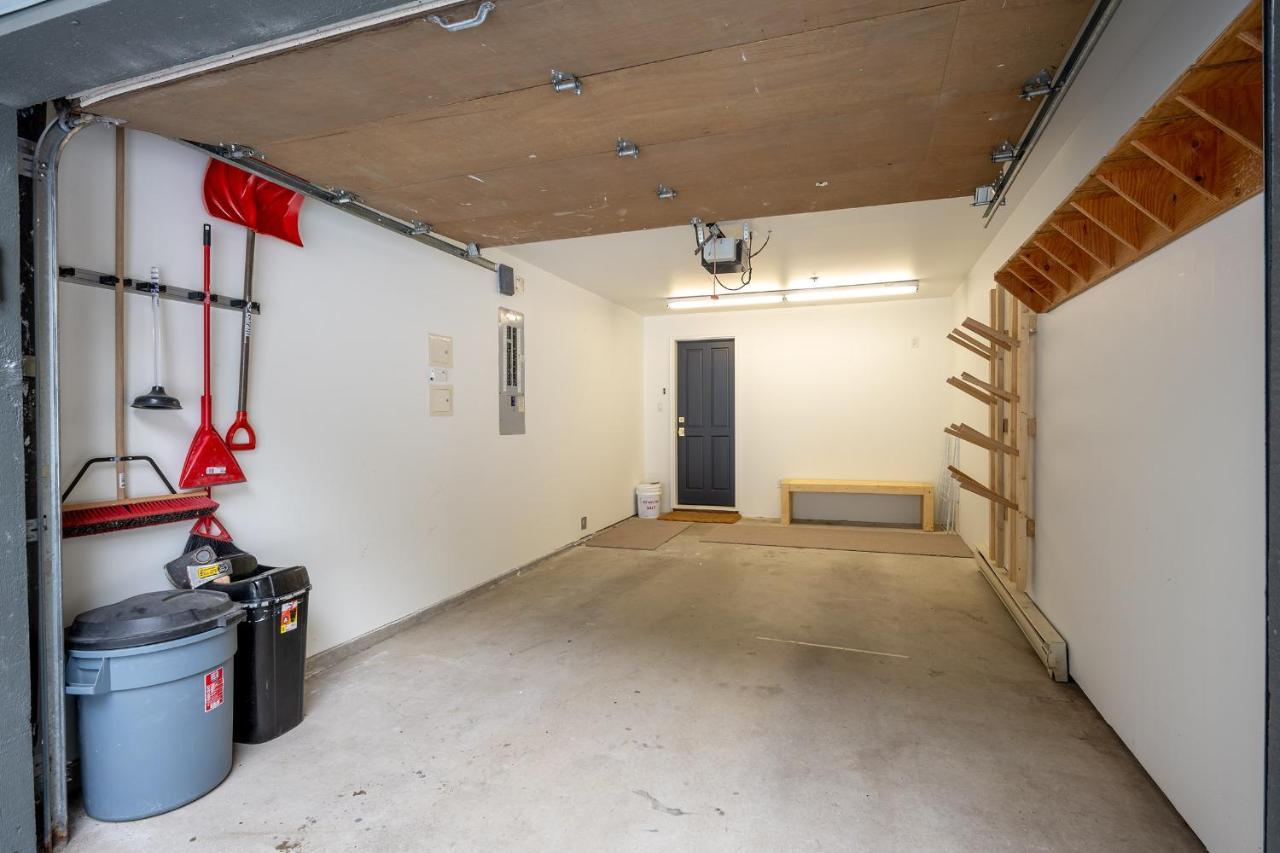 Newly Renovated 4-bed, Bath Ski-in, Ski-out With Fireplaces, Private Hot Tub, And Private Garage!