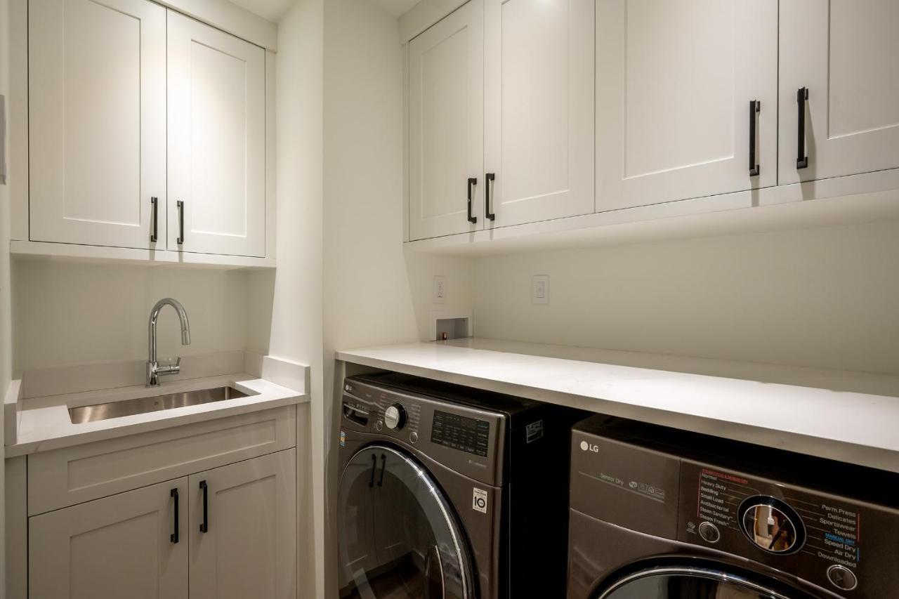 Newly Renovated 4-bed, Bath Ski-in, Ski-out With Fireplaces, Private Hot Tub, And Private Garage! Holiday home Whistler