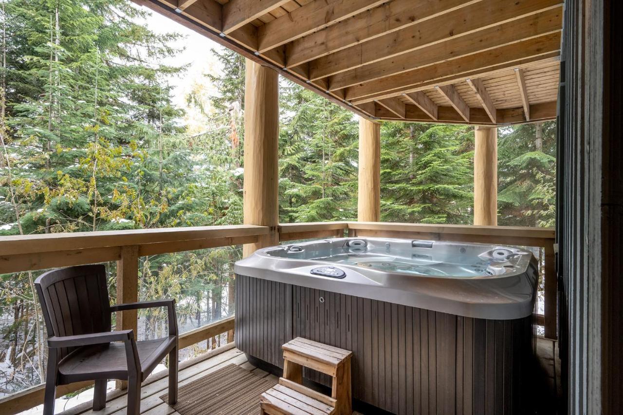 Newly Renovated 4-bed, Bath Ski-in, Ski-out With Fireplaces, Private Hot Tub, And Private Garage!